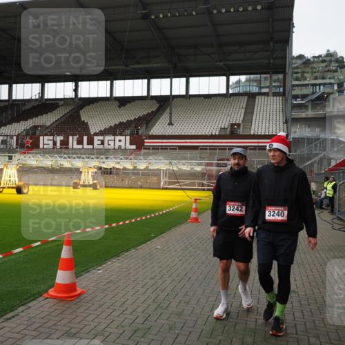 07.12.2025 - St. Pauli X-Mass-Run No. 15 Fabian Wolf http://msf.ph/oto/9396525 07.12.2025 10:39:38 Ziel 981, 1796, 1889, 2354, 2420, 2588, 3118, 3240, 3242, 4207, 4211 meine-sportfotos.de