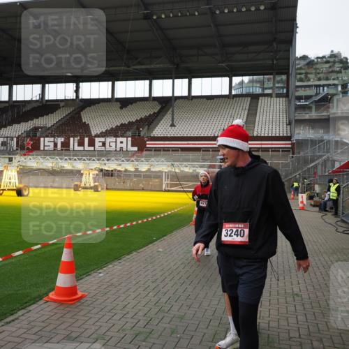 07.12.2025 - St. Pauli X-Mass-Run No. 15 Fabian Wolf http://msf.ph/oto/9396528 07.12.2025 10:39:39 Ziel 981, 1796, 2354, 2420, 2588, 3118, 3240, 3242, 4207, 4211 meine-sportfotos.de