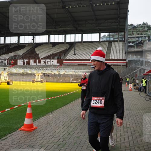 07.12.2025 - St. Pauli X-Mass-Run No. 15 Fabian Wolf http://msf.ph/oto/9396529 07.12.2025 10:39:39 Ziel 981, 1796, 2354, 2420, 2588, 3118, 3240, 3242, 4207, 4211 meine-sportfotos.de