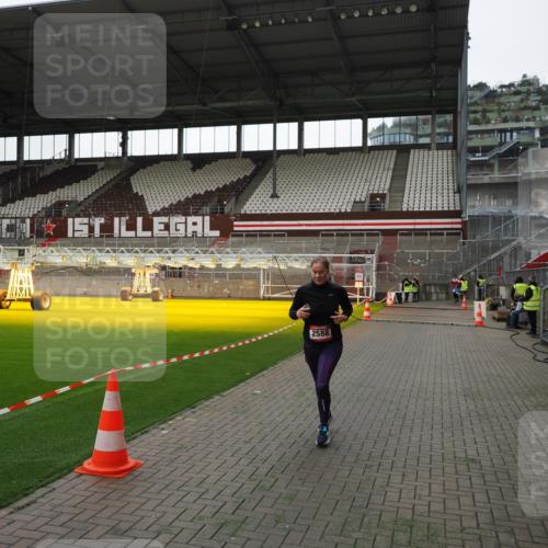07.12.2025 - St. Pauli X-Mass-Run No. 15 Fabian Wolf http://msf.ph/oto/9396539 07.12.2025 10:39:44 Ziel 2354, 2420, 2588, 3118, 3240, 3242, 4207, 4211 meine-sportfotos.de