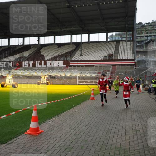 07.12.2025 - St. Pauli X-Mass-Run No. 15 Fabian Wolf http://msf.ph/oto/9396545 07.12.2025 10:39:53 Ziel 87, 108, 827, 1604, 1748, 1749, 2588, 2754, 4207, 4211 meine-sportfotos.de
