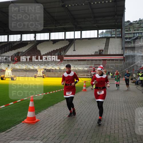 07.12.2025 - St. Pauli X-Mass-Run No. 15 Fabian Wolf http://msf.ph/oto/9396553 07.12.2025 10:39:55 Ziel 87, 108, 827, 1604, 1748, 1749, 2588, 2754 meine-sportfotos.de