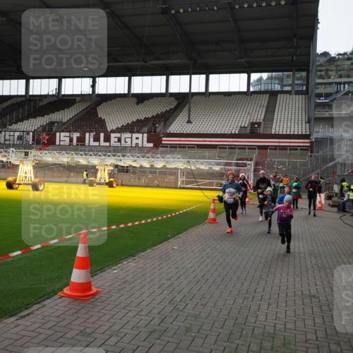 07.12.2025 - St. Pauli X-Mass-Run No. 15 Fabian Wolf http://msf.ph/oto/9396573 07.12.2025 10:40:09 Ziel 230, 538, 580, 827, 1604, 1748, 1749, 2754, 3796, 3797, 4874, 4878 meine-sportfotos.de