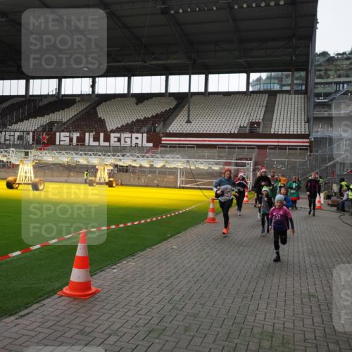 07.12.2025 - St. Pauli X-Mass-Run No. 15 Fabian Wolf http://msf.ph/oto/9396574 07.12.2025 10:40:10 Ziel 230, 538, 580, 827, 1748, 1749, 2754, 3796, 3797, 4874, 4878 meine-sportfotos.de