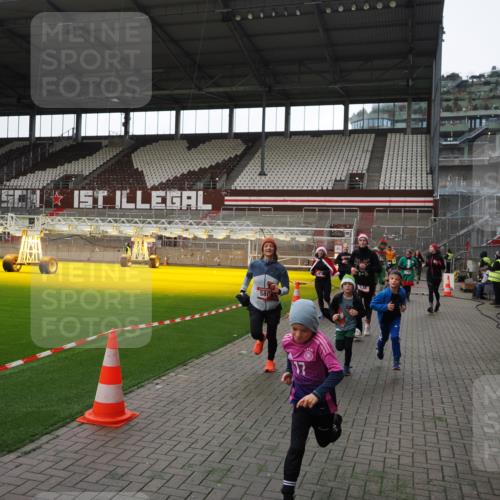 07.12.2025 - St. Pauli X-Mass-Run No. 15 Fabian Wolf http://msf.ph/oto/9396579 07.12.2025 10:40:11 Ziel 230, 538, 580, 827, 1748, 1749, 2754, 3796, 3797, 4874, 4878 meine-sportfotos.de