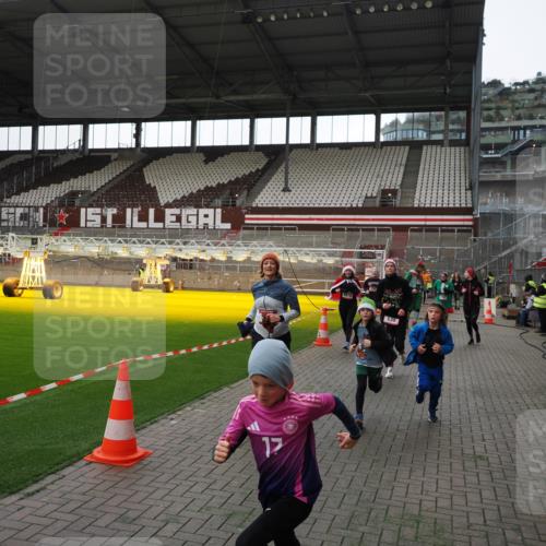 07.12.2025 - St. Pauli X-Mass-Run No. 15 Fabian Wolf http://msf.ph/oto/9396580 07.12.2025 10:40:11 Ziel 230, 538, 580, 827, 1748, 1749, 2754, 3796, 3797, 4874, 4878 meine-sportfotos.de