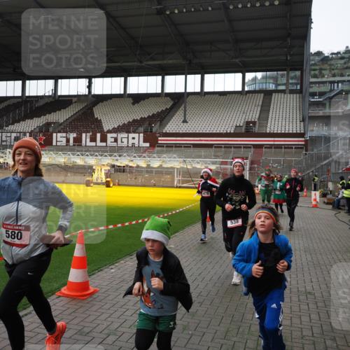 07.12.2025 - St. Pauli X-Mass-Run No. 15 Fabian Wolf http://msf.ph/oto/9396585 07.12.2025 10:40:12 Ziel 230, 538, 580, 3161, 3164, 3796, 3797, 4874, 4878 meine-sportfotos.de