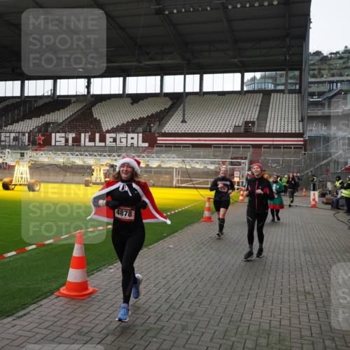 07.12.2025 - St. Pauli X-Mass-Run No. 15 Fabian Wolf http://msf.ph/oto/9396593 07.12.2025 10:40:13 Ziel 230, 538, 580, 3161, 3164, 3796, 3797, 4874, 4878 meine-sportfotos.de