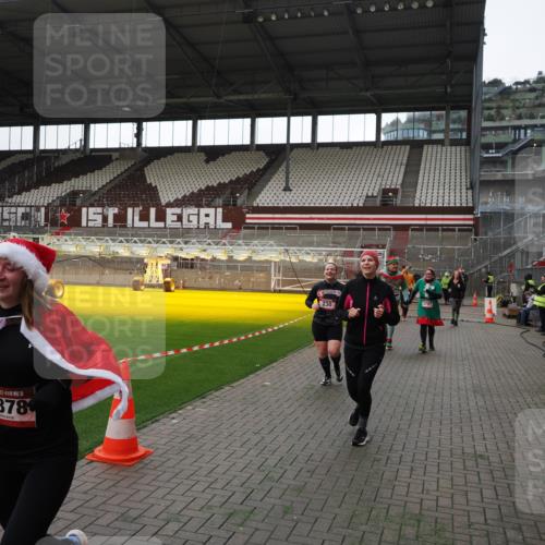 07.12.2025 - St. Pauli X-Mass-Run No. 15 Fabian Wolf http://msf.ph/oto/9396595 07.12.2025 10:40:14 Ziel 230, 538, 580, 3161, 3164, 3796, 3797, 4874, 4878 meine-sportfotos.de