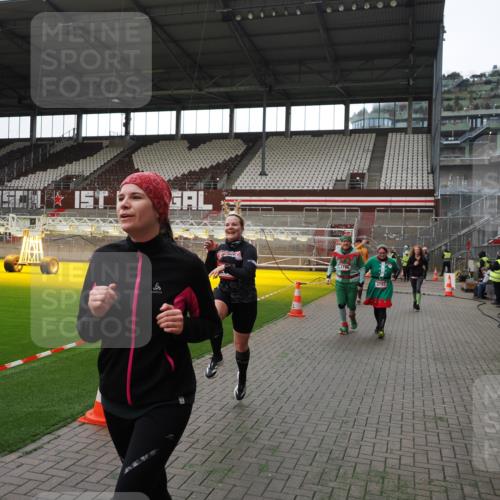 07.12.2025 - St. Pauli X-Mass-Run No. 15 Fabian Wolf http://msf.ph/oto/9396601 07.12.2025 10:40:15 Ziel 230, 538, 580, 3161, 3164, 3796, 3797, 4874, 4878 meine-sportfotos.de