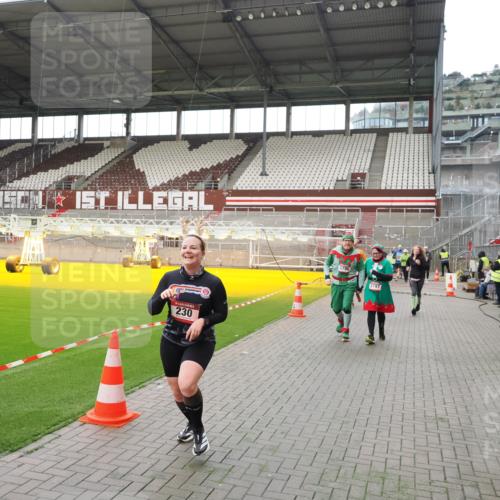 07.12.2025 - St. Pauli X-Mass-Run No. 15 Fabian Wolf http://msf.ph/oto/9396603 07.12.2025 10:40:16 Ziel 230, 538, 580, 731, 735, 3161, 3164, 3796, 3797, 4874, 4878 meine-sportfotos.de