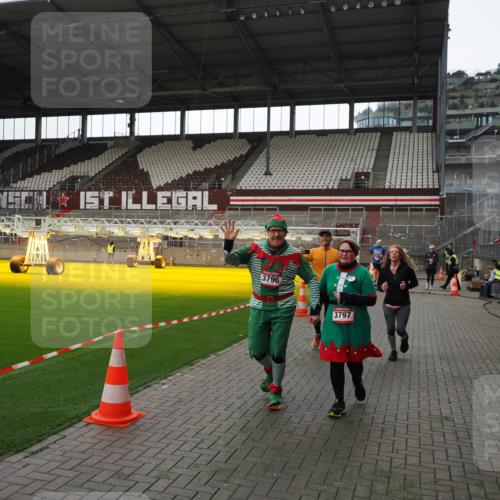 07.12.2025 - St. Pauli X-Mass-Run No. 15 Fabian Wolf http://msf.ph/oto/9396611 07.12.2025 10:40:18 Ziel 230, 538, 580, 731, 735, 2169, 3161, 3164, 3796, 3797, 4874, 4878 meine-sportfotos.de