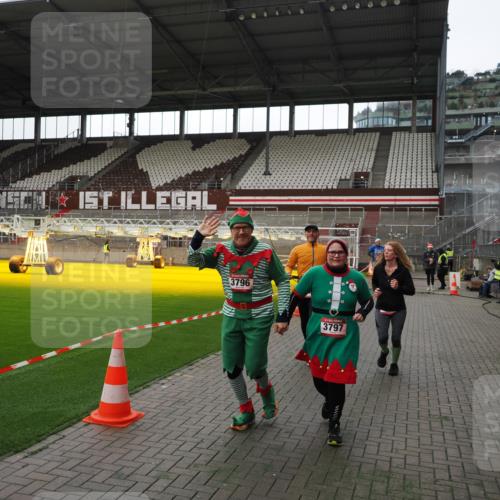 07.12.2025 - St. Pauli X-Mass-Run No. 15 Fabian Wolf http://msf.ph/oto/9396613 07.12.2025 10:40:18 Ziel 230, 538, 580, 731, 735, 2169, 3161, 3164, 3796, 3797, 4874, 4878 meine-sportfotos.de