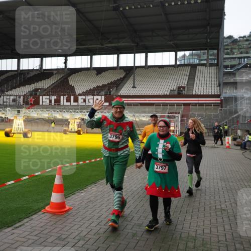 07.12.2025 - St. Pauli X-Mass-Run No. 15 Fabian Wolf http://msf.ph/oto/9396614 07.12.2025 10:40:19 Ziel 230, 538, 580, 731, 735, 2169, 3161, 3164, 3796, 3797, 4874, 4878 meine-sportfotos.de