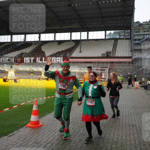 07.12.2025 - St. Pauli X-Mass-Run No. 15 Fabian Wolf http://msf.ph/oto/9396615 07.12.2025 10:40:19 Ziel 230, 538, 580, 731, 735, 2169, 3161, 3164, 3796, 3797, 4874, 4878 meine-sportfotos.de