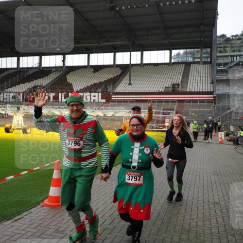 07.12.2025 - St. Pauli X-Mass-Run No. 15 Fabian Wolf http://msf.ph/oto/9396617 07.12.2025 10:40:19 Ziel 230, 538, 580, 731, 735, 2169, 3161, 3164, 3796, 3797, 4874, 4878 meine-sportfotos.de