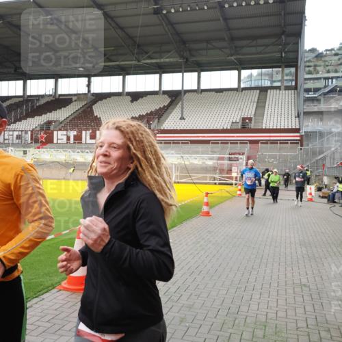 07.12.2025 - St. Pauli X-Mass-Run No. 15 Fabian Wolf http://msf.ph/oto/9396625 07.12.2025 10:40:21 Ziel 230, 538, 580, 731, 735, 2169, 3161, 3164, 3796, 3797, 4874, 4878 meine-sportfotos.de