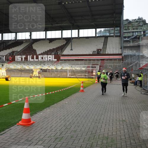 07.12.2025 - St. Pauli X-Mass-Run No. 15 Fabian Wolf http://msf.ph/oto/9396634 07.12.2025 10:40:24 Ziel 230, 538, 580, 731, 735, 2169, 2916, 3161, 3164, 3796, 3797, 4874, 4878 meine-sportfotos.de