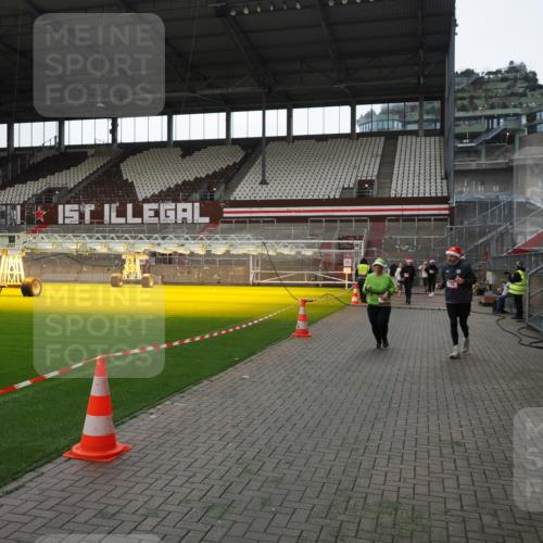 07.12.2025 - St. Pauli X-Mass-Run No. 15 Fabian Wolf http://msf.ph/oto/9396635 07.12.2025 10:40:25 Ziel 230, 538, 731, 735, 2169, 2916, 3161, 3164, 3797, 4874, 4878 meine-sportfotos.de