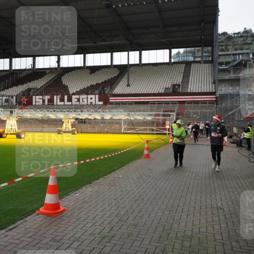 07.12.2025 - St. Pauli X-Mass-Run No. 15 Fabian Wolf http://msf.ph/oto/9396636 07.12.2025 10:40:25 Ziel 230, 538, 731, 735, 2169, 2916, 3161, 3164, 3797, 4874, 4878 meine-sportfotos.de