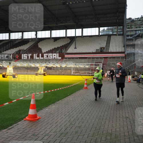 07.12.2025 - St. Pauli X-Mass-Run No. 15 Fabian Wolf http://msf.ph/oto/9396640 07.12.2025 10:40:26 Ziel 230, 731, 735, 2169, 2594, 2916, 3161, 3164, 3408, 4874, 4878 meine-sportfotos.de
