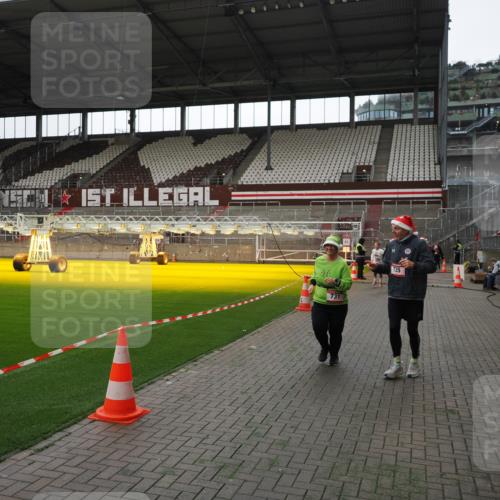 07.12.2025 - St. Pauli X-Mass-Run No. 15 Fabian Wolf http://msf.ph/oto/9396643 07.12.2025 10:40:26 Ziel 230, 731, 735, 2169, 2594, 2916, 3161, 3164, 3408, 4874, 4878 meine-sportfotos.de