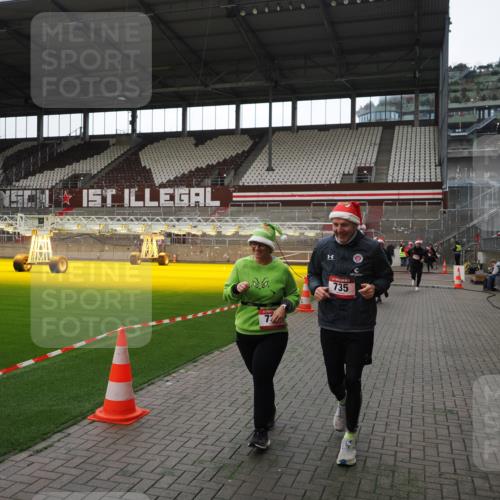 07.12.2025 - St. Pauli X-Mass-Run No. 15 Fabian Wolf http://msf.ph/oto/9396649 07.12.2025 10:40:28 Ziel 731, 735, 2169, 2594, 2916, 3161, 3164, 3244, 3408 meine-sportfotos.de