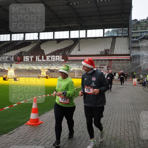 07.12.2025 - St. Pauli X-Mass-Run No. 15 Fabian Wolf http://msf.ph/oto/9396651 07.12.2025 10:40:28 Ziel 731, 735, 2169, 2594, 2916, 3161, 3164, 3244, 3408 meine-sportfotos.de