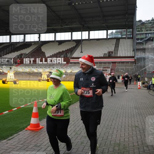 07.12.2025 - St. Pauli X-Mass-Run No. 15 Fabian Wolf http://msf.ph/oto/9396652 07.12.2025 10:40:28 Ziel 731, 735, 2169, 2594, 2916, 3161, 3164, 3244, 3408 meine-sportfotos.de
