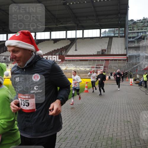 07.12.2025 - St. Pauli X-Mass-Run No. 15 Fabian Wolf http://msf.ph/oto/9396655 07.12.2025 10:40:29 Ziel 731, 735, 2169, 2594, 2916, 3161, 3164, 3244, 3408 meine-sportfotos.de