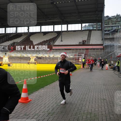07.12.2025 - St. Pauli X-Mass-Run No. 15 Fabian Wolf http://msf.ph/oto/9396672 07.12.2025 10:40:32 Ziel 731, 735, 1457, 2169, 2594, 2916, 3161, 3164, 3244, 3407, 3408, 4041, 4304 meine-sportfotos.de