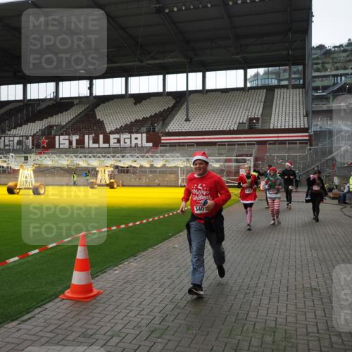 07.12.2025 - St. Pauli X-Mass-Run No. 15 Fabian Wolf http://msf.ph/oto/9396678 07.12.2025 10:40:37 Ziel 284, 406, 1457, 2169, 2594, 2916, 3244, 3407, 3408, 4041, 4304 meine-sportfotos.de