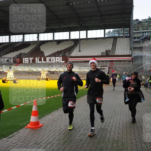 07.12.2025 - St. Pauli X-Mass-Run No. 15 Fabian Wolf http://msf.ph/oto/9396698 07.12.2025 10:40:41 Ziel 284, 406, 1457, 2555, 2559, 2594, 2916, 3244, 3407, 3408, 4041, 4304 meine-sportfotos.de