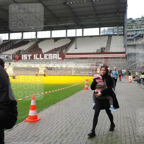 07.12.2025 - St. Pauli X-Mass-Run No. 15 Fabian Wolf http://msf.ph/oto/9396704 07.12.2025 10:40:42 Ziel 284, 406, 1457, 2555, 2559, 2594, 2916, 3244, 3407, 3408, 4041, 4304, 4856 meine-sportfotos.de