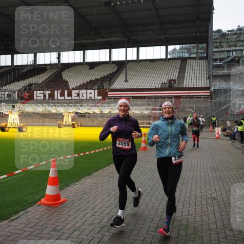 07.12.2025 - St. Pauli X-Mass-Run No. 15 Fabian Wolf http://msf.ph/oto/9396715 07.12.2025 10:40:45 Ziel 284, 406, 1457, 2555, 2559, 2594, 3244, 3407, 3408, 4041, 4304, 4856 meine-sportfotos.de