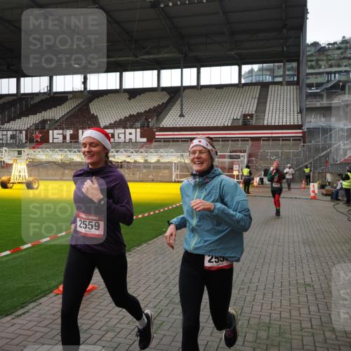 07.12.2025 - St. Pauli X-Mass-Run No. 15 Fabian Wolf http://msf.ph/oto/9396717 07.12.2025 10:40:45 Ziel 284, 406, 1457, 2555, 2559, 2594, 3244, 3407, 3408, 4041, 4304, 4856 meine-sportfotos.de