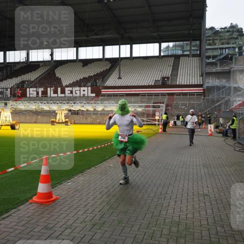 07.12.2025 - St. Pauli X-Mass-Run No. 15 Fabian Wolf http://msf.ph/oto/9396731 07.12.2025 10:40:51 Ziel 284, 288, 406, 1457, 2555, 2559, 3264, 3265, 4304, 4856, 4871 meine-sportfotos.de