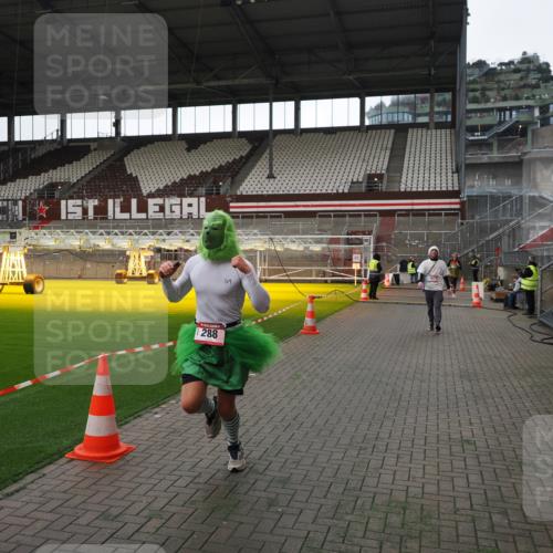 07.12.2025 - St. Pauli X-Mass-Run No. 15 Fabian Wolf http://msf.ph/oto/9396733 07.12.2025 10:40:51 Ziel 284, 288, 406, 1457, 2555, 2559, 3264, 3265, 4304, 4856, 4871 meine-sportfotos.de