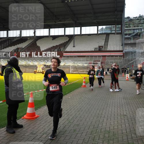 07.12.2025 - St. Pauli X-Mass-Run No. 15 Fabian Wolf http://msf.ph/oto/9396747 07.12.2025 10:41:04 Ziel 288, 449, 545, 952, 1153, 3264, 3265, 3951, 4617, 4773, 4871 meine-sportfotos.de