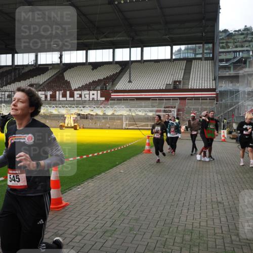 07.12.2025 - St. Pauli X-Mass-Run No. 15 Fabian Wolf http://msf.ph/oto/9396749 07.12.2025 10:41:04 Ziel 288, 449, 545, 952, 1153, 3264, 3265, 3951, 4617, 4773, 4871 meine-sportfotos.de