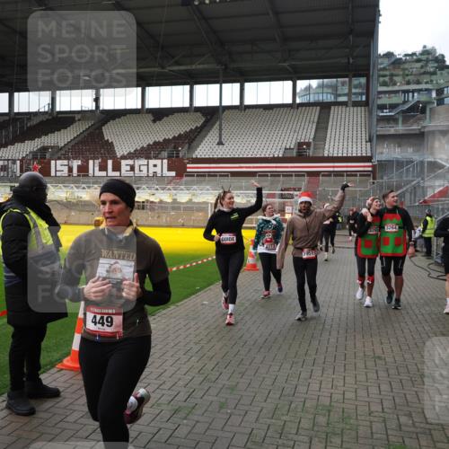 07.12.2025 - St. Pauli X-Mass-Run No. 15 Fabian Wolf http://msf.ph/oto/9396760 07.12.2025 10:41:07 Ziel 449, 545, 952, 1153, 3264, 3265, 3951, 4617, 4773 meine-sportfotos.de
