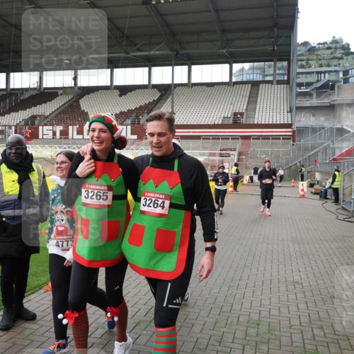 07.12.2025 - St. Pauli X-Mass-Run No. 15 Fabian Wolf http://msf.ph/oto/9396777 07.12.2025 10:41:11 Ziel 449, 545, 575, 952, 1153, 3047, 3264, 3265, 3951, 4617, 4773 meine-sportfotos.de