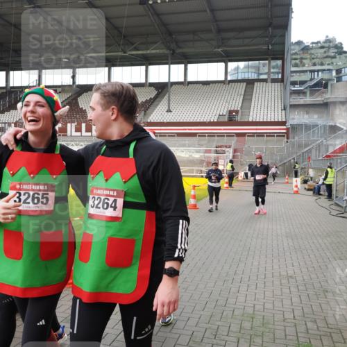 07.12.2025 - St. Pauli X-Mass-Run No. 15 Fabian Wolf http://msf.ph/oto/9396779 07.12.2025 10:41:11 Ziel 449, 545, 575, 952, 1153, 3047, 3264, 3265, 3951, 4617, 4773 meine-sportfotos.de