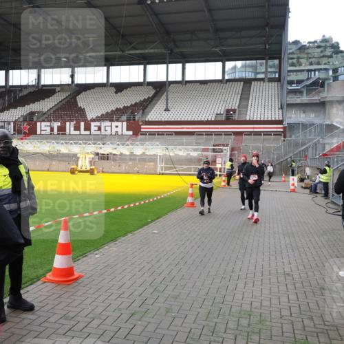 07.12.2025 - St. Pauli X-Mass-Run No. 15 Fabian Wolf http://msf.ph/oto/9396782 07.12.2025 10:41:12 Ziel 449, 545, 575, 952, 1153, 2330, 2331, 3047, 3951, 4617, 4773 meine-sportfotos.de