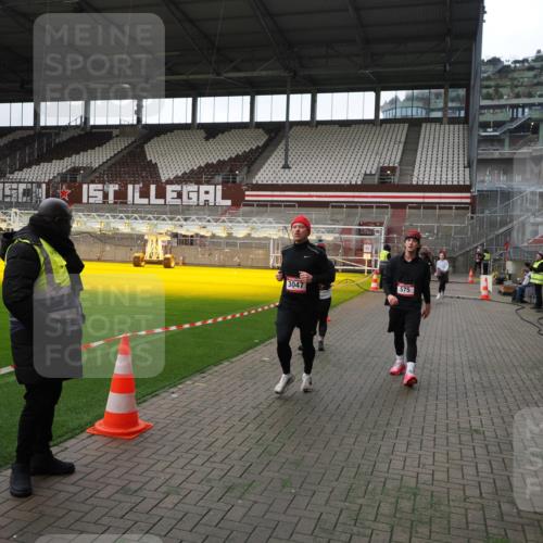 07.12.2025 - St. Pauli X-Mass-Run No. 15 Fabian Wolf http://msf.ph/oto/9396787 07.12.2025 10:41:14 Ziel 449, 545, 575, 952, 1153, 2330, 2331, 3047, 3951, 4617, 4773 meine-sportfotos.de