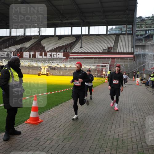 07.12.2025 - St. Pauli X-Mass-Run No. 15 Fabian Wolf http://msf.ph/oto/9396788 07.12.2025 10:41:14 Ziel 449, 545, 575, 952, 1153, 2330, 2331, 3047, 3951, 4617, 4773 meine-sportfotos.de