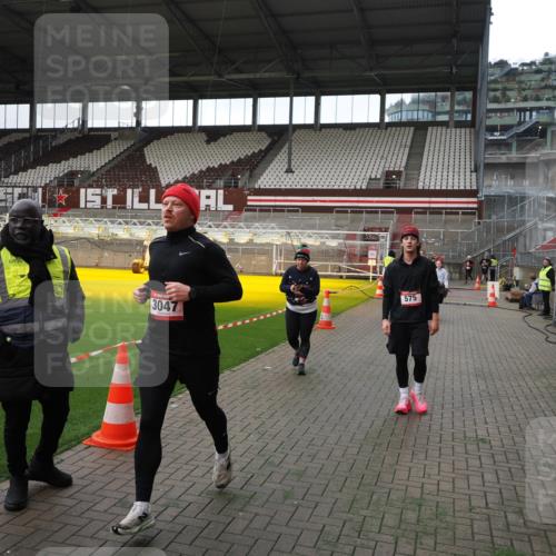 07.12.2025 - St. Pauli X-Mass-Run No. 15 Fabian Wolf http://msf.ph/oto/9396791 07.12.2025 10:41:15 Ziel 449, 545, 575, 952, 1153, 2330, 2331, 3047, 3951, 4617, 4773 meine-sportfotos.de