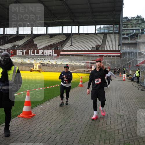 07.12.2025 - St. Pauli X-Mass-Run No. 15 Fabian Wolf http://msf.ph/oto/9396793 07.12.2025 10:41:16 Ziel 449, 545, 575, 1153, 2330, 2331, 3047, 3951, 4617, 4773 meine-sportfotos.de