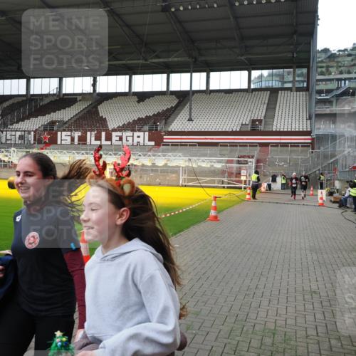 07.12.2025 - St. Pauli X-Mass-Run No. 15 Fabian Wolf http://msf.ph/oto/9396810 07.12.2025 10:41:19 Ziel 259, 449, 575, 1153, 2330, 2331, 2507, 3047, 4617 meine-sportfotos.de