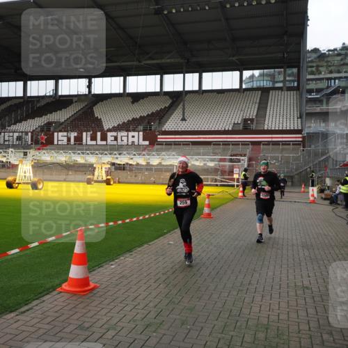 07.12.2025 - St. Pauli X-Mass-Run No. 15 Fabian Wolf http://msf.ph/oto/9396822 07.12.2025 10:41:25 Ziel 259, 575, 1275, 2330, 2331, 2507, 3047, 3392 meine-sportfotos.de